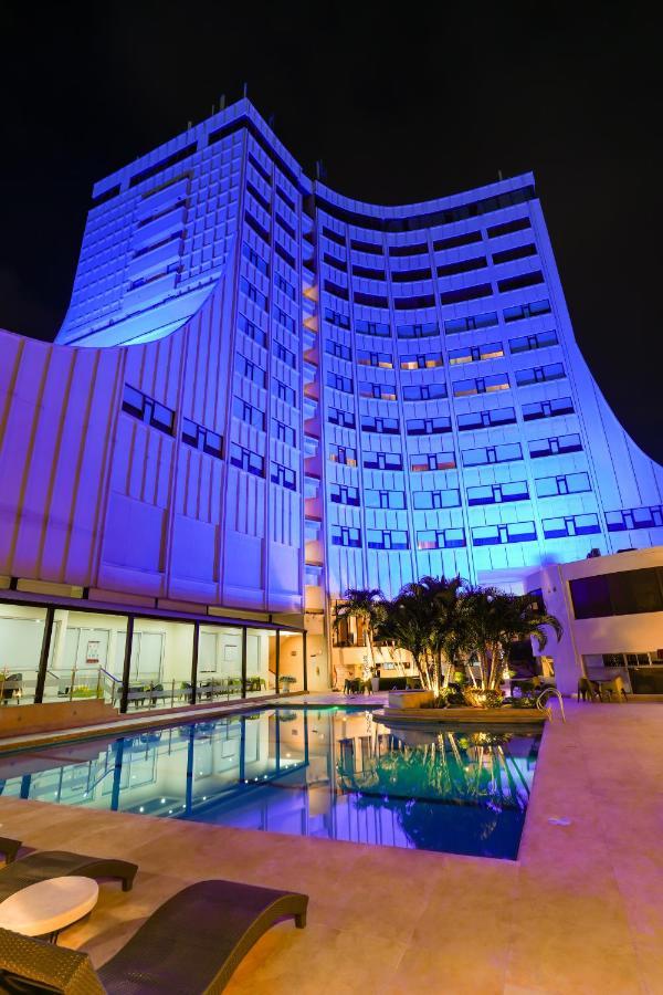 Hotel Casino Internacional Cúcuta エクステリア 写真 The hotel at night